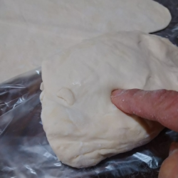 粉に対して水分50%で作ると柔らかい生地になります