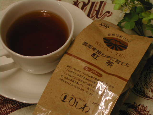 鮮やかな赤色とフレッシュな香りの【農薬を使わずに育てた紅茶(リーフティ)】